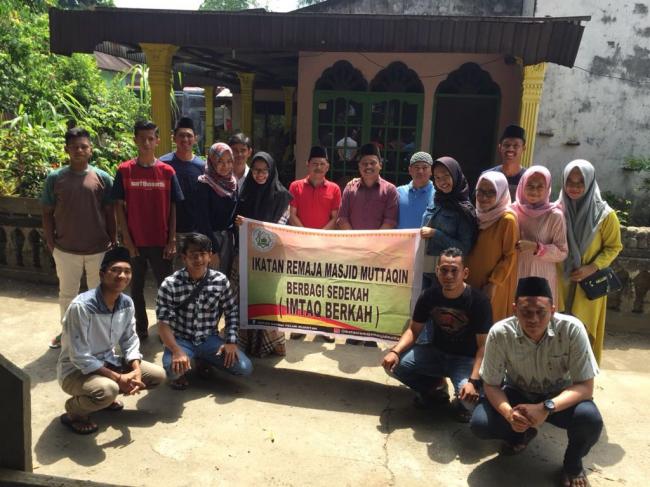 Ibu Ros Terharu Ketika disambangi Imtaq Berkah di Teluk Kuantan